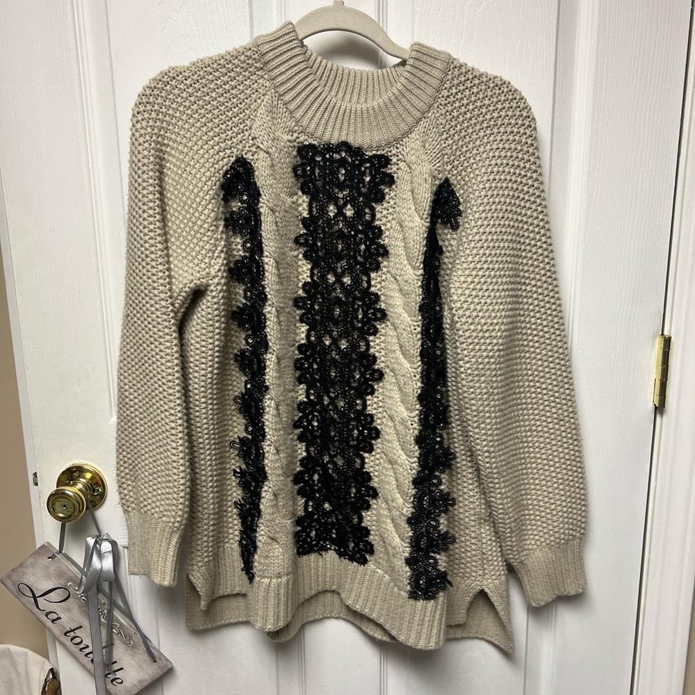 Chunky knit sweater with lace